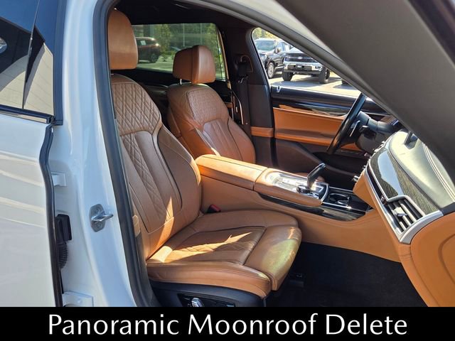 Used 2021 BMW 750i xDrive w/ Executive Package image 19