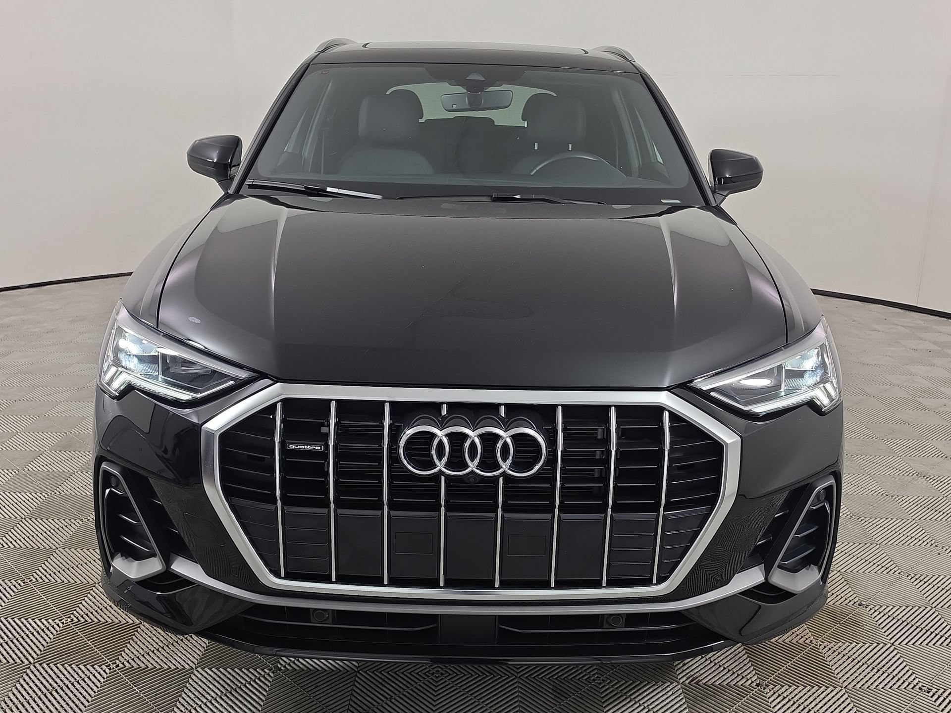 Certified 2025 Audi Q3 2.0T Premium Plus w/ Premium Plus Package AWD/4WD image 2