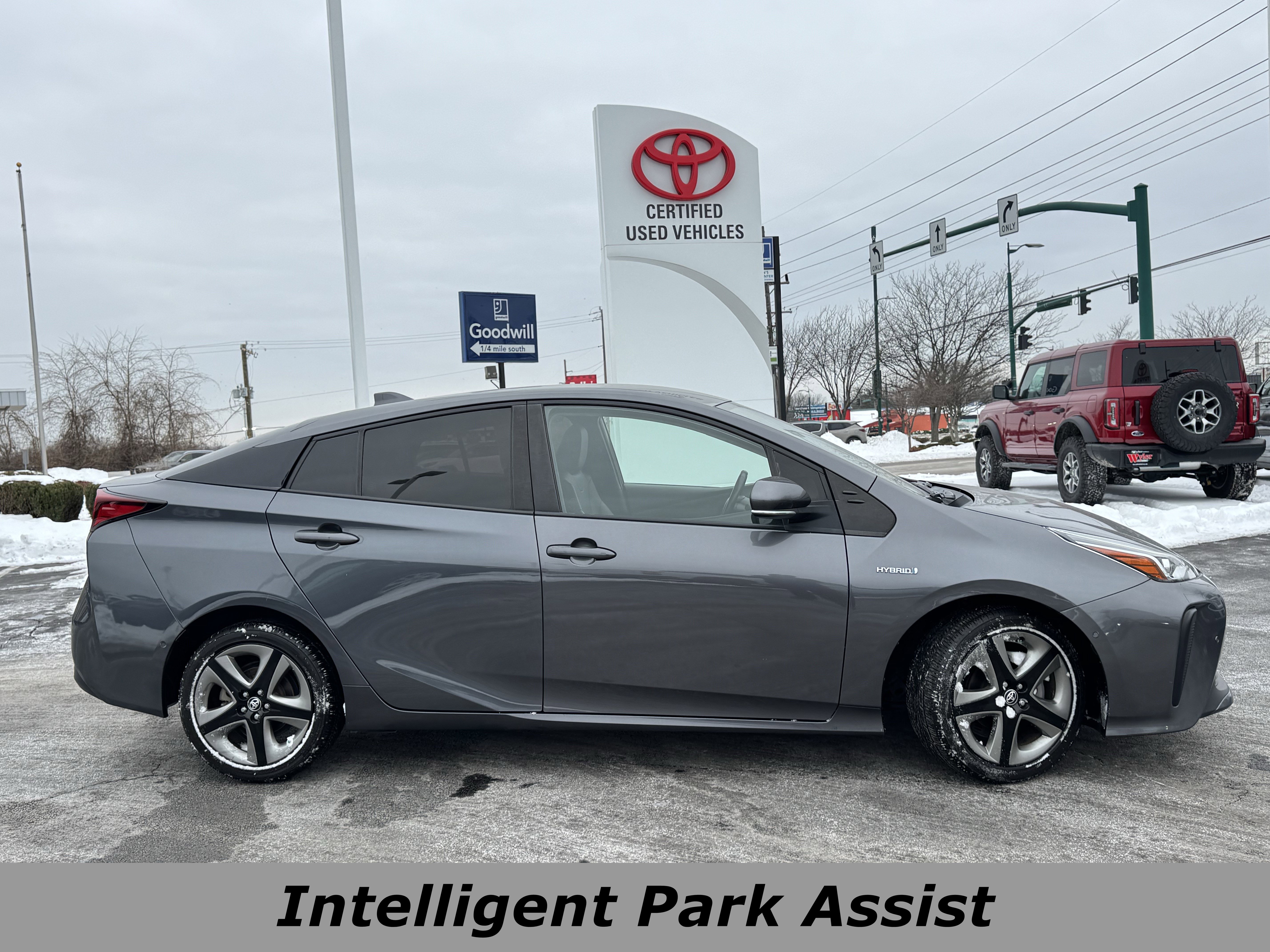 Used 2021 Toyota Prius L Eco image 2