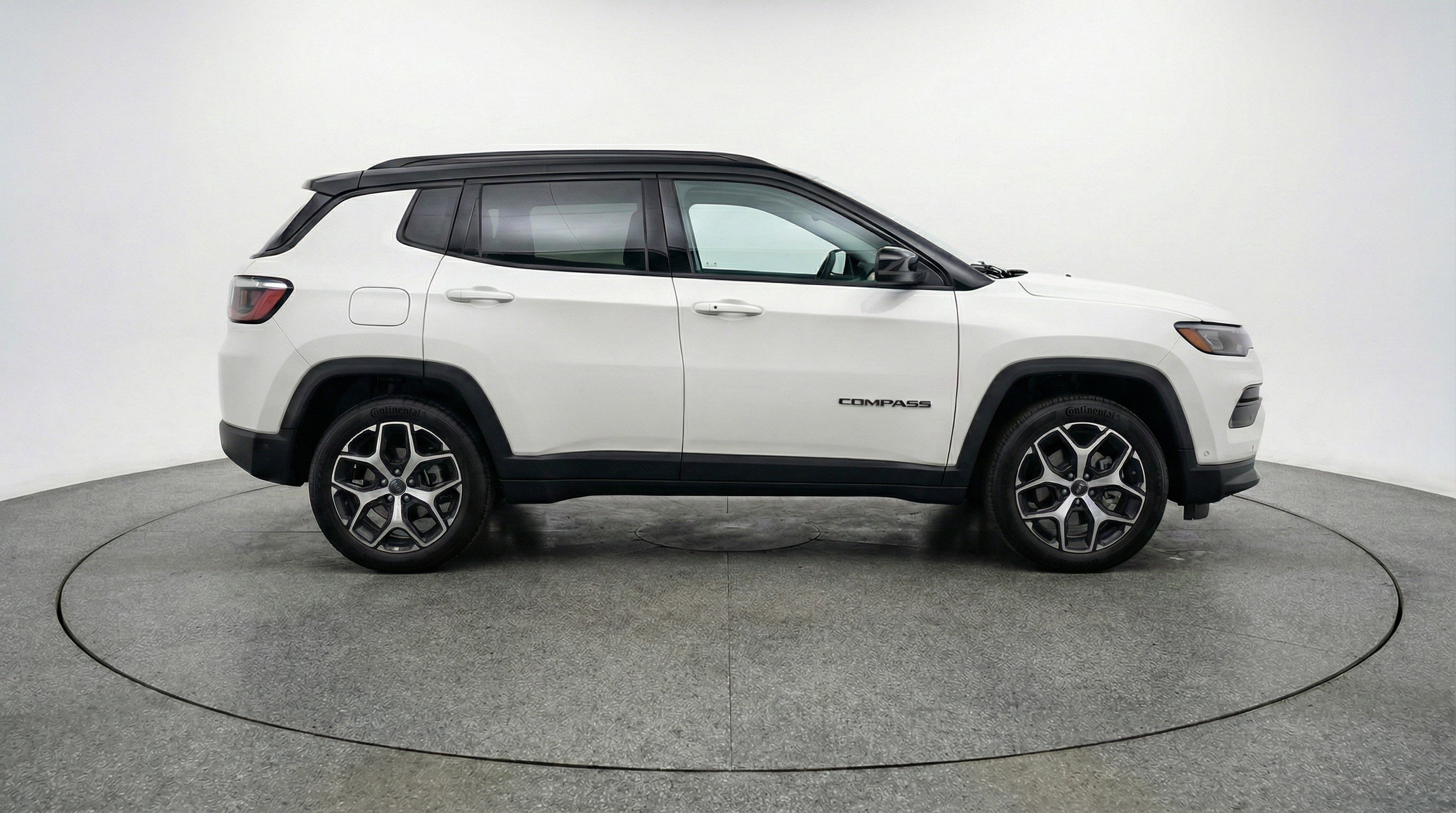 Used 2025 Jeep Compass Limited image 11