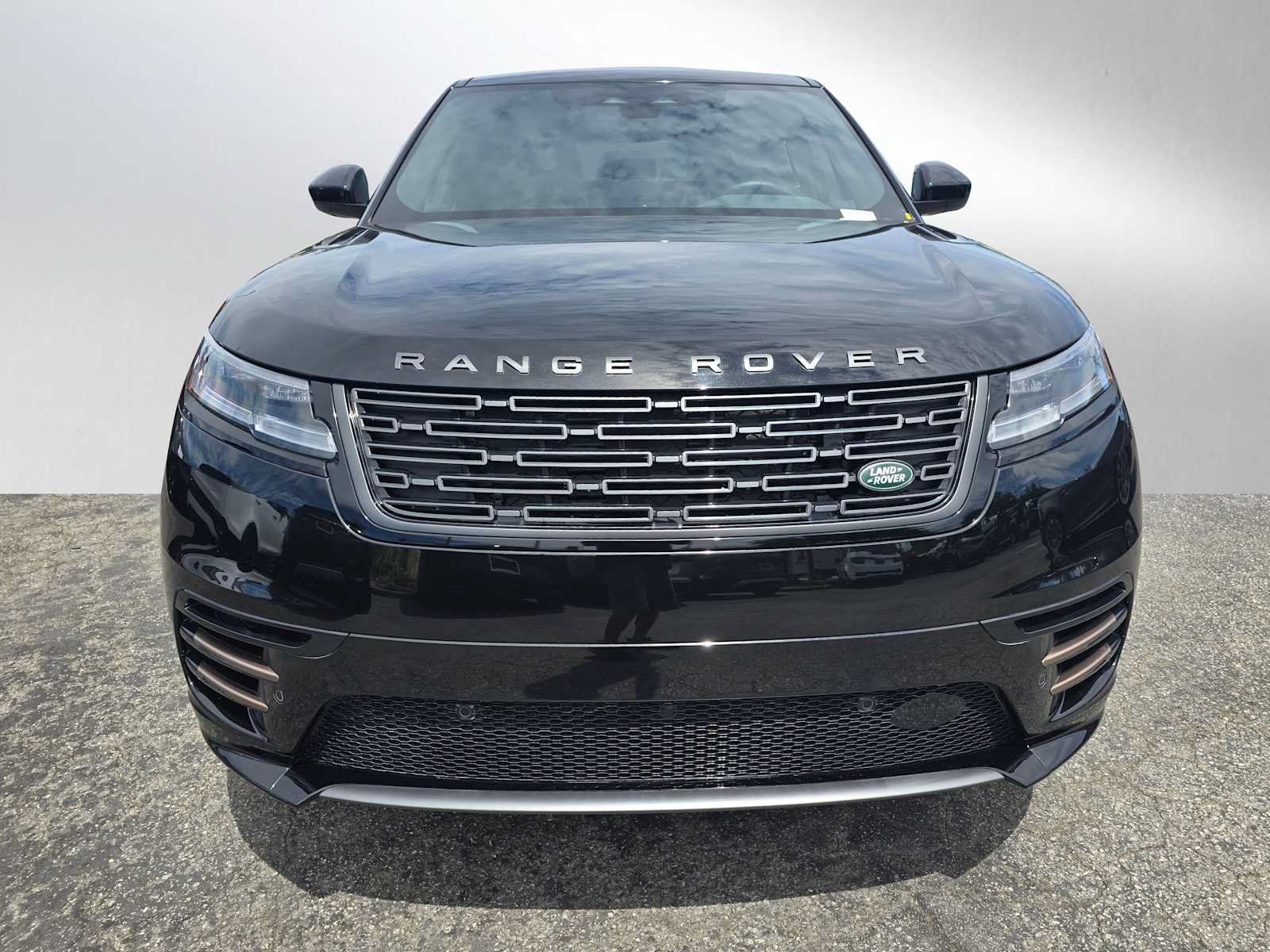 Used 2025 Land Rover Range Rover Velar Dynamic SE AWD/4WD image 8