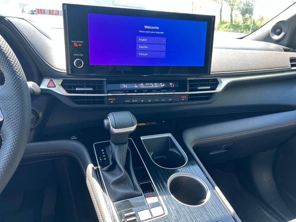 Used 2025 Toyota Sienna XLE Woodland Edition AWD/4WD image 11
