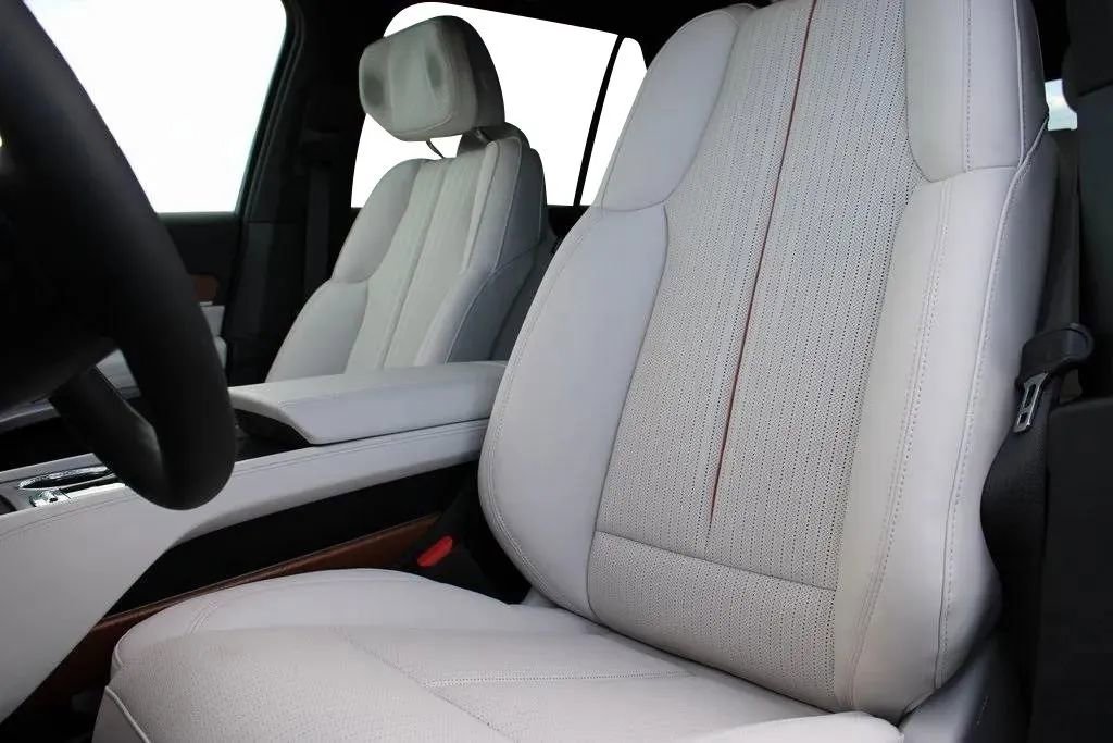 New 2026 Cadillac Vistiq Luxury image 12