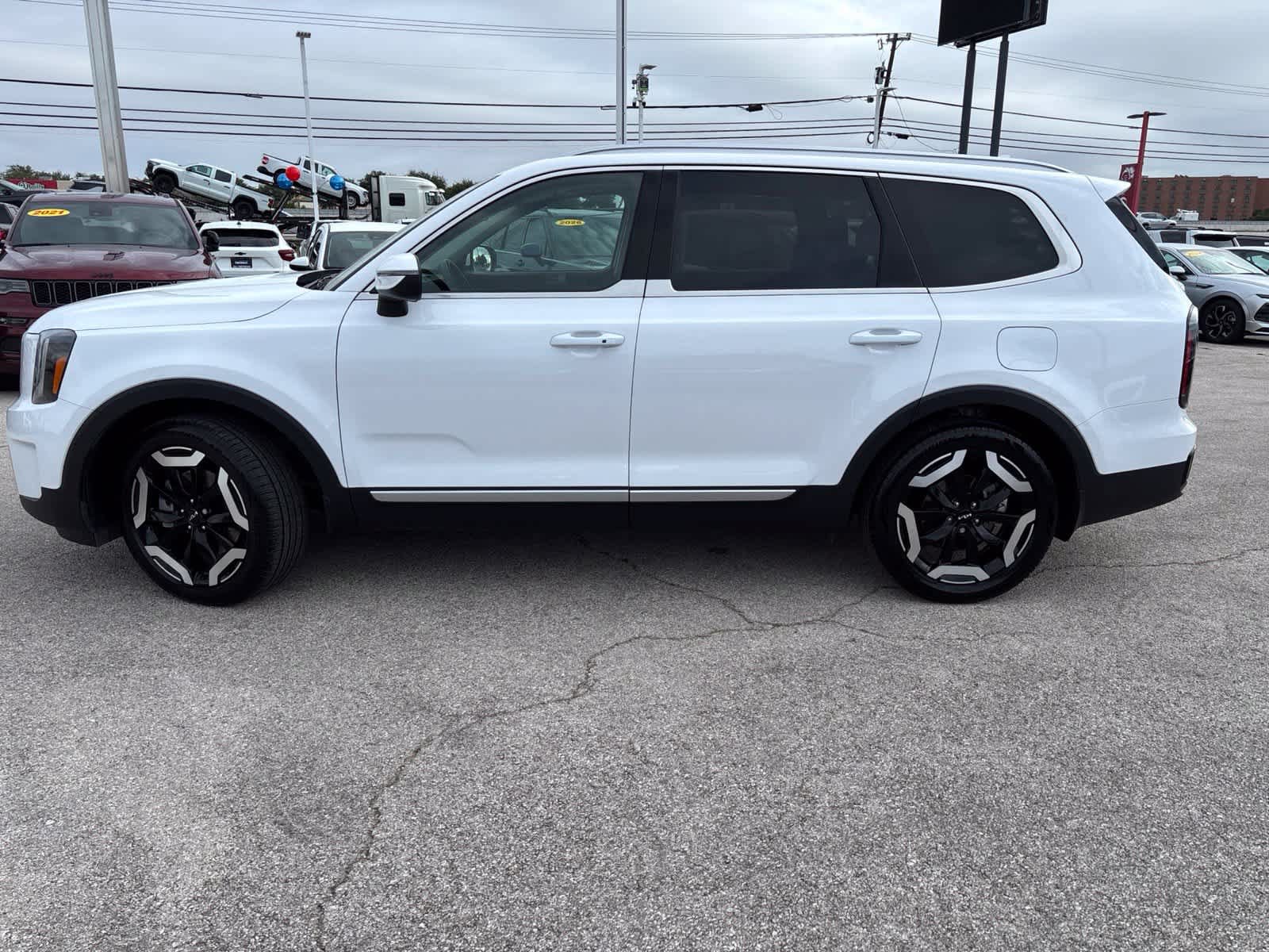 Used 2025 Kia Telluride EX FWD image 9
