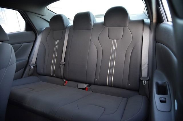 Used 2023 Hyundai Elantra SEL w/ Convenience Package image 21