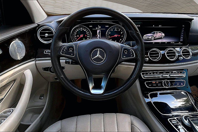 Used 2017 Mercedes-Benz E 300 image 4