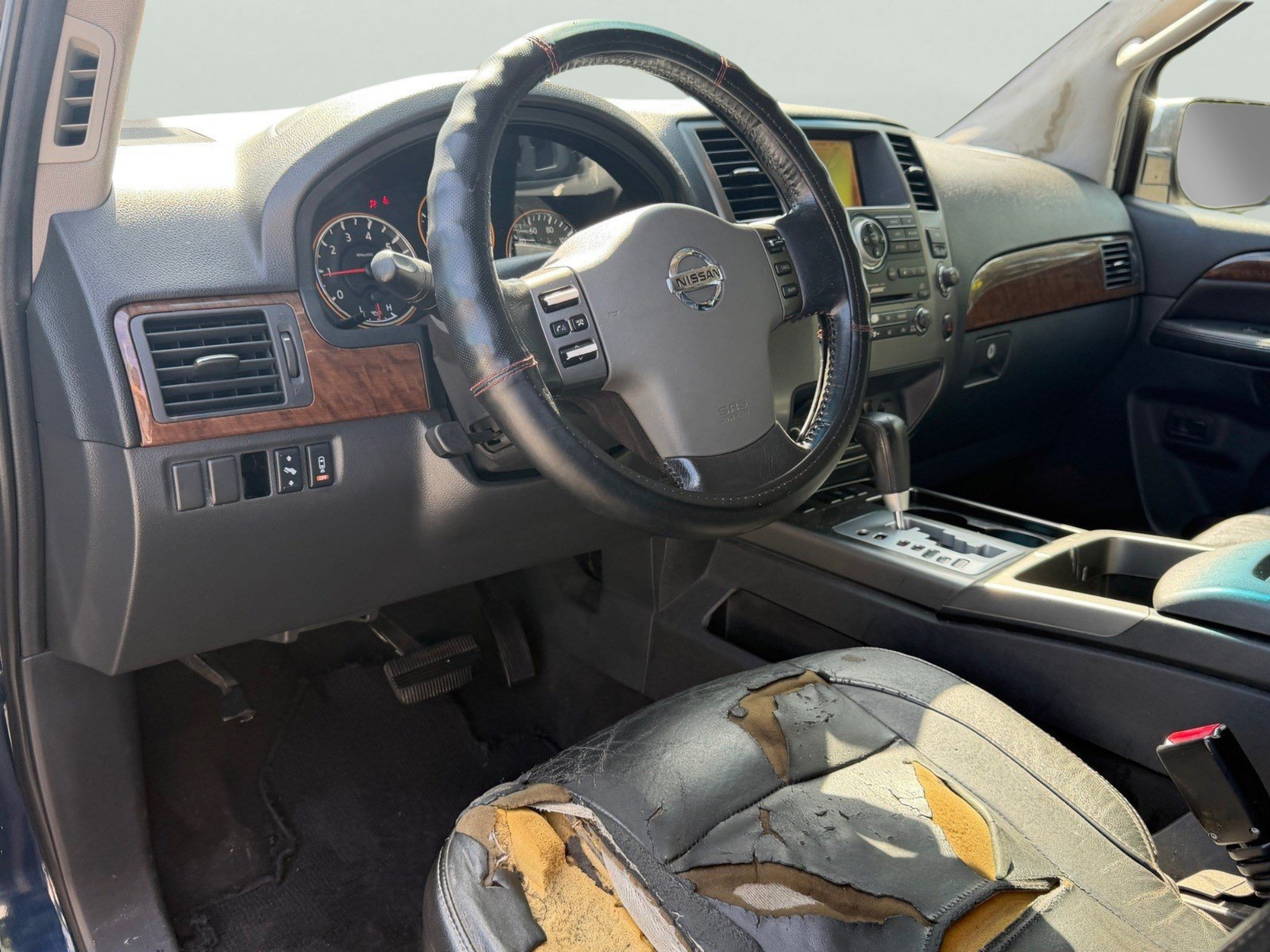 Used 2010 Nissan Armada Titanium w/ DVD Entertainment Pkg RWD image 10