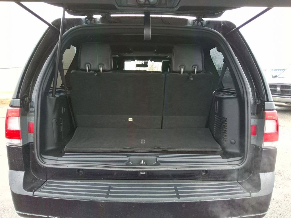Used 2017 Lincoln Navigator Reserve AWD/4WD image 11