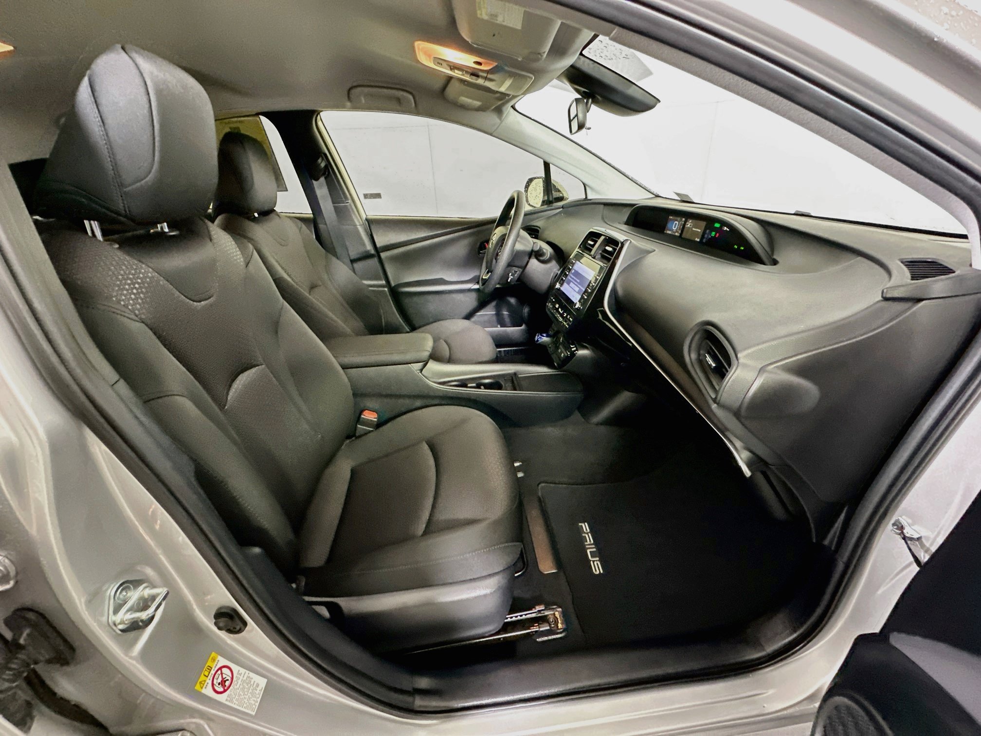 Used 2020 Toyota Prius LE FWD image 30