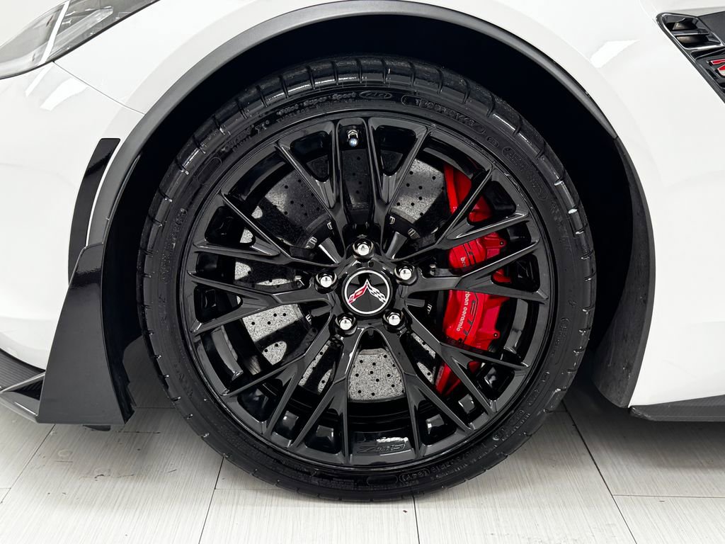 Used 2015 Chevrolet Corvette Z06 w/ 3LZ Preferred Equipment Group image 46