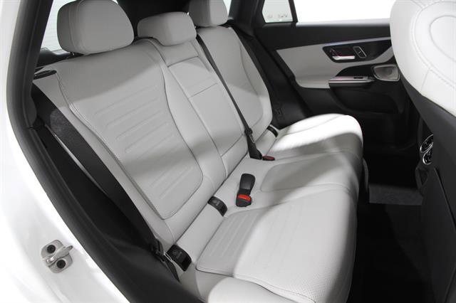 Used 2024 Mercedes-Benz GLC 300 4MATIC image 17