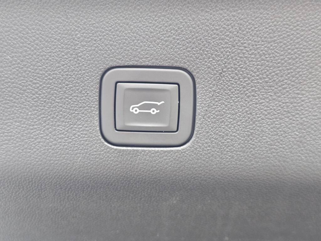 Used 2025 Cadillac Escalade V AWD/4WD image 8