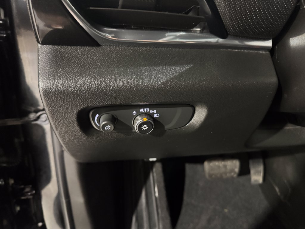 Used 2023 Chevrolet Traverse RS AWD/4WD image 36