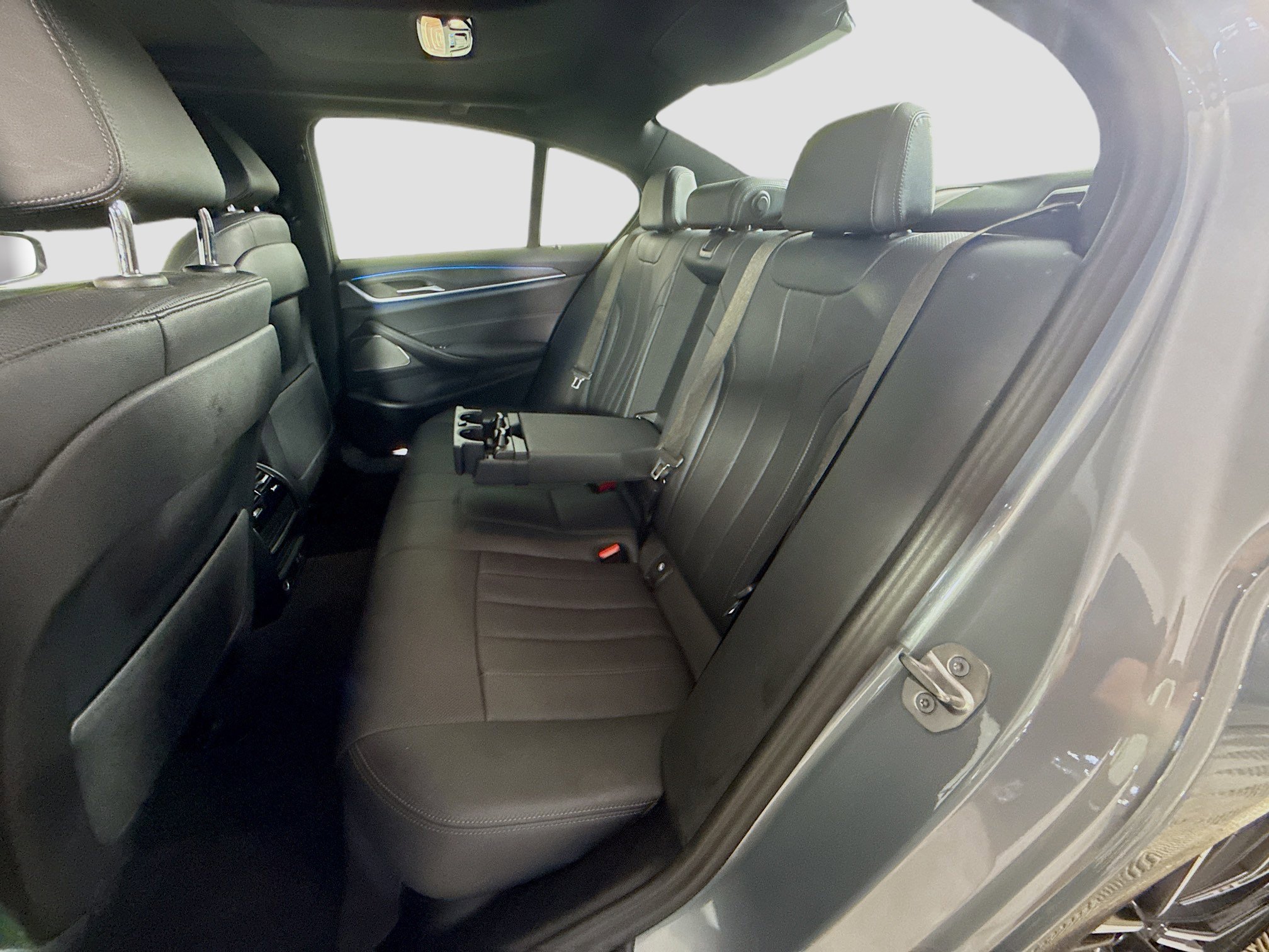 Used 2023 BMW 530e w/ M Sport Package RWD image 25