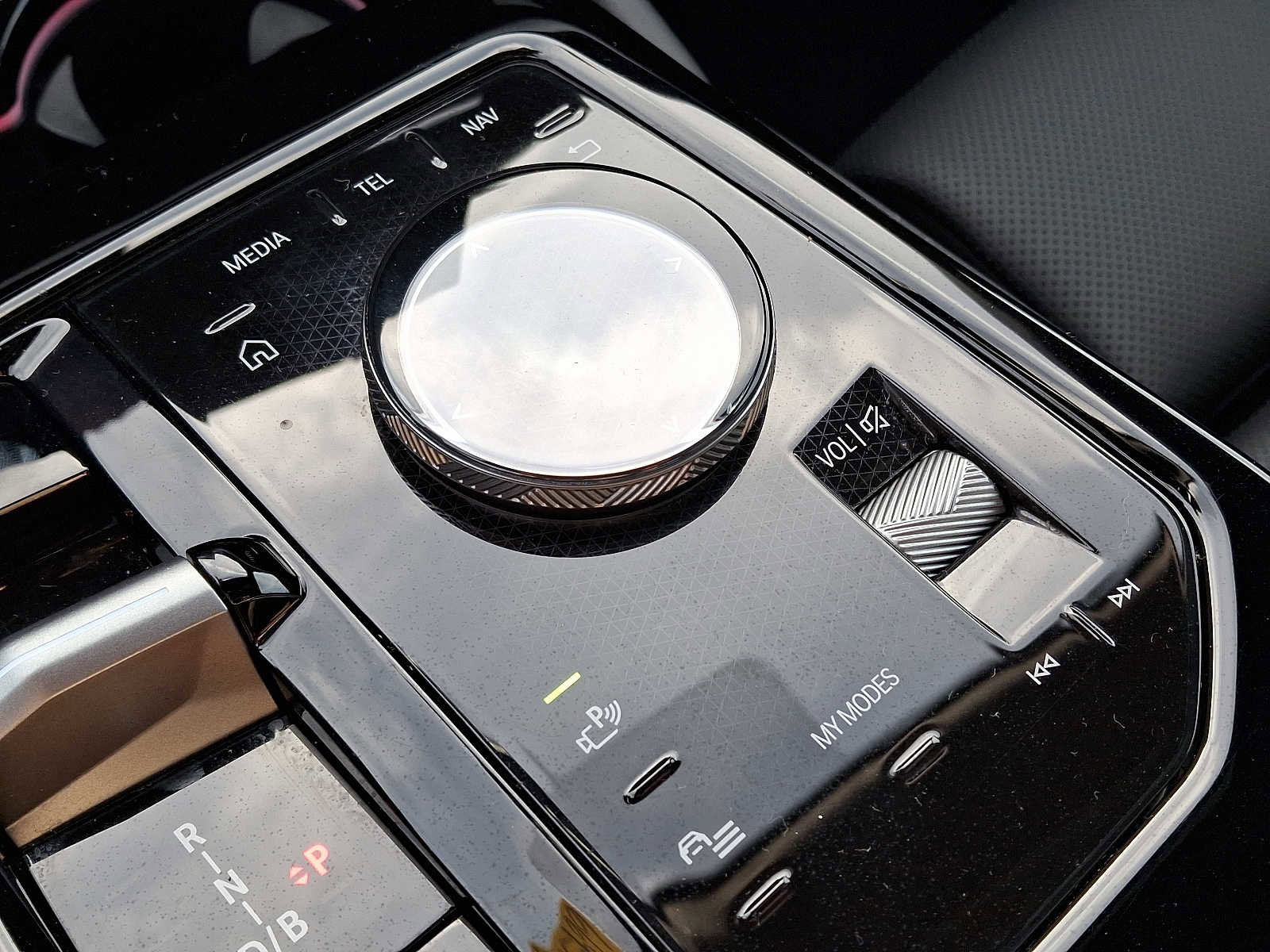 Used 2024 BMW i5 eDrive40i w/ Premium Package image 24