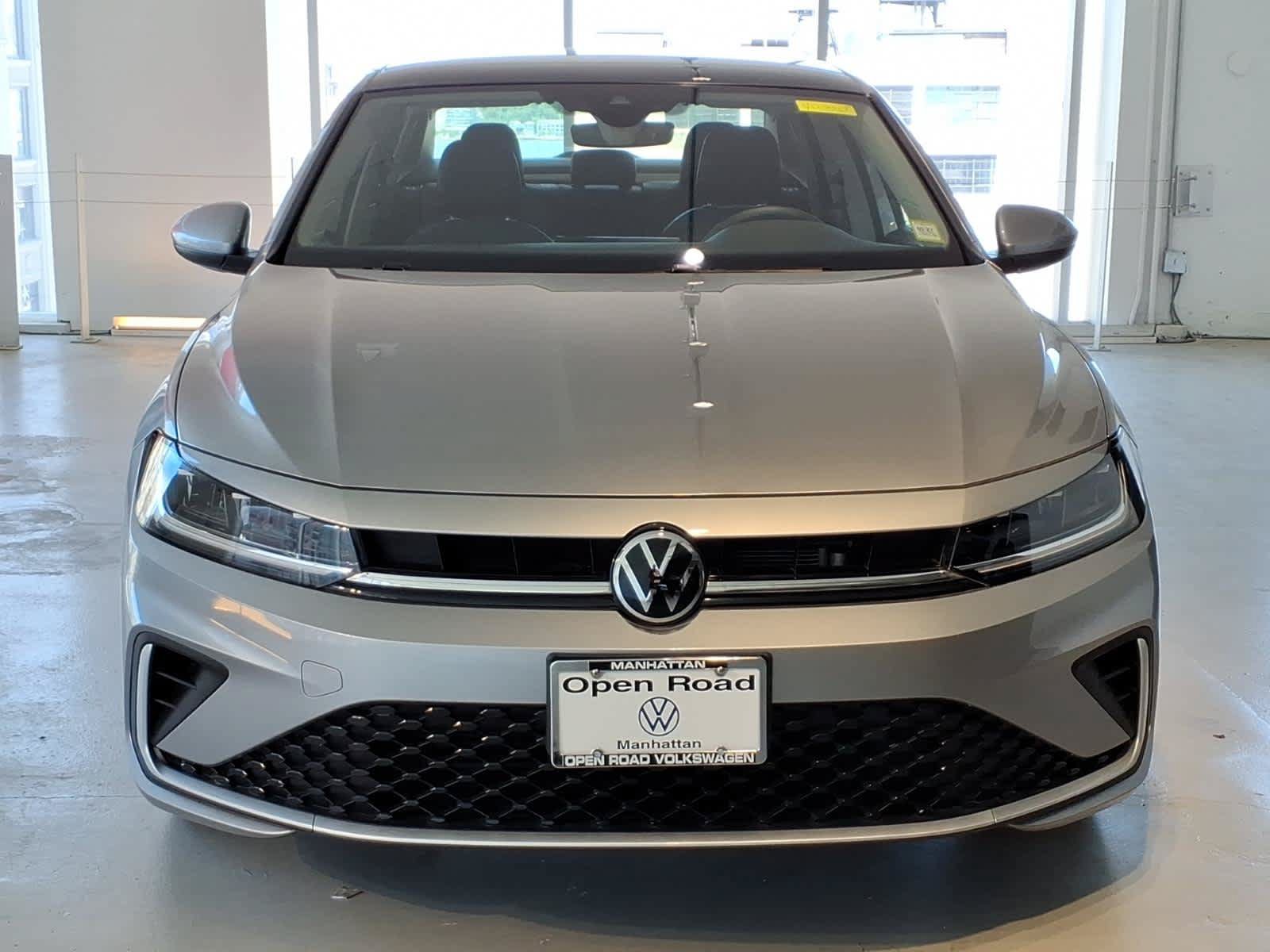Used 2026 Volkswagen Jetta SE FWD image 2