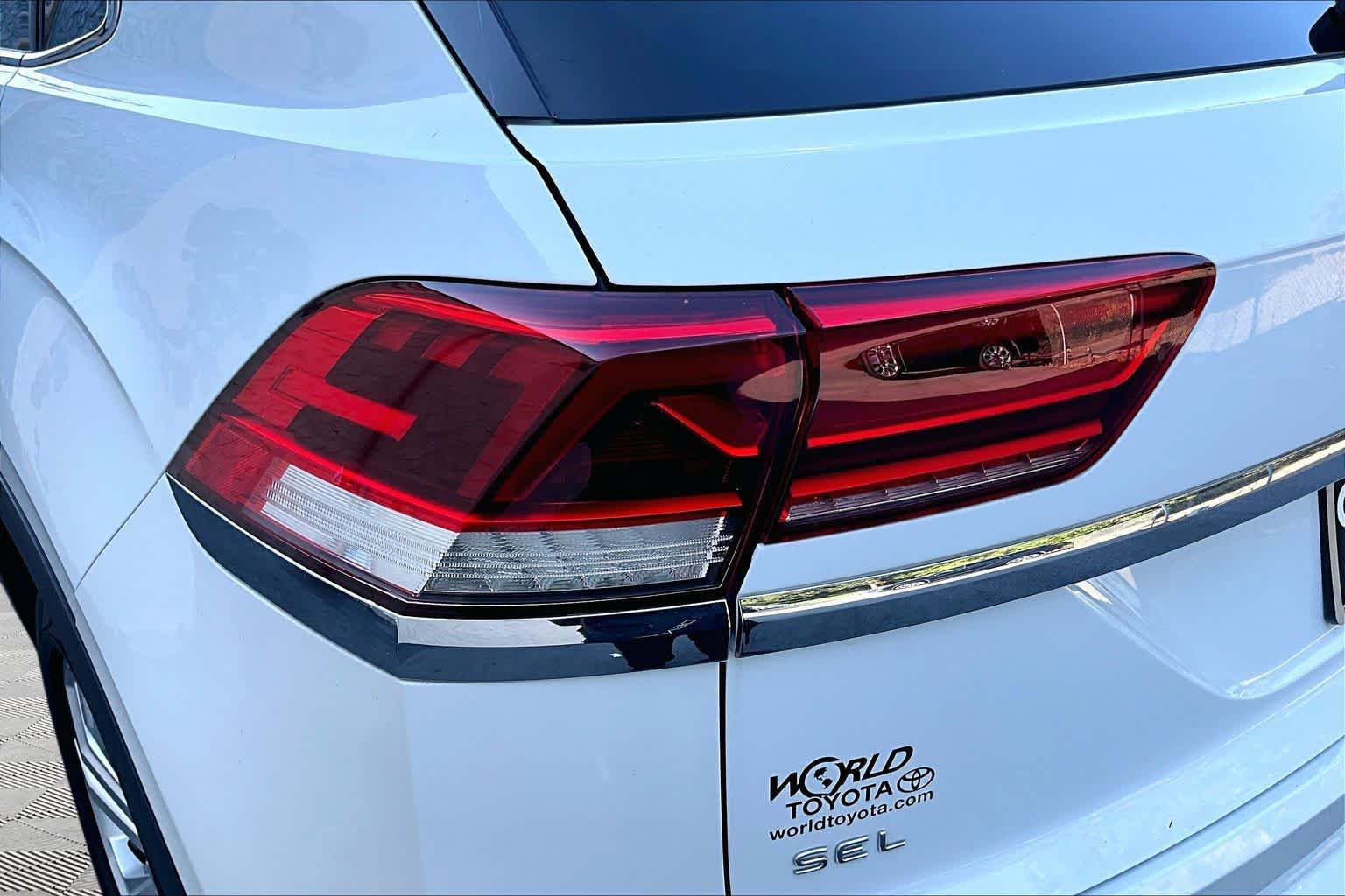 Used 2020 Volkswagen Atlas Cross Sport SEL AWD/4WD image 29