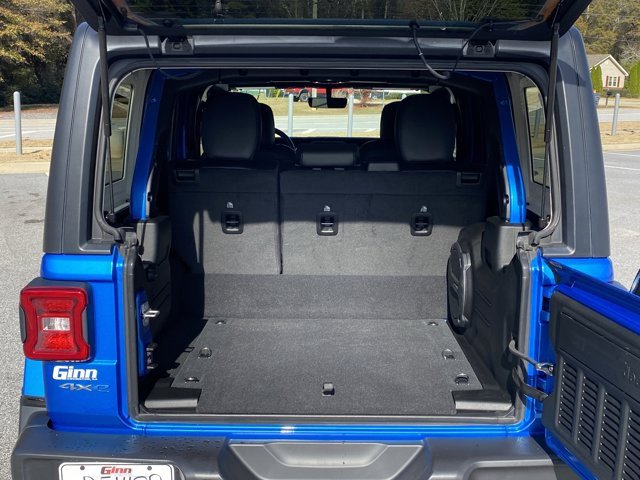 Used 2022 Jeep Wrangler Unlimited Sahara w/ Cold Weather Group image 33