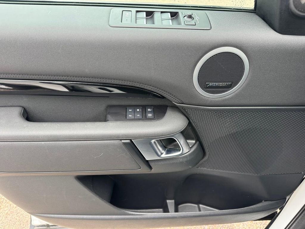 Used 2024 Land Rover Discovery S AWD/4WD image 21