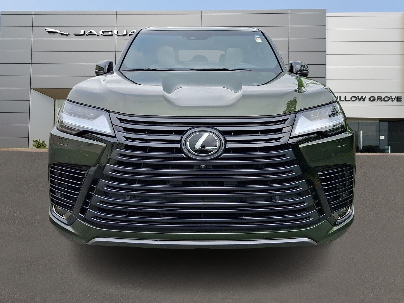 Used 2024 Lexus LX 600 4WD w/ Luxury Package image 8