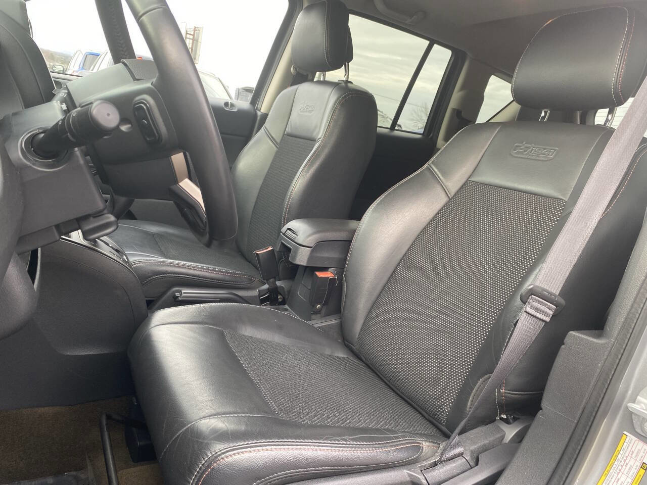 Used 2017 Jeep Compass 75th Anniversary w/ Power Value Group image 12