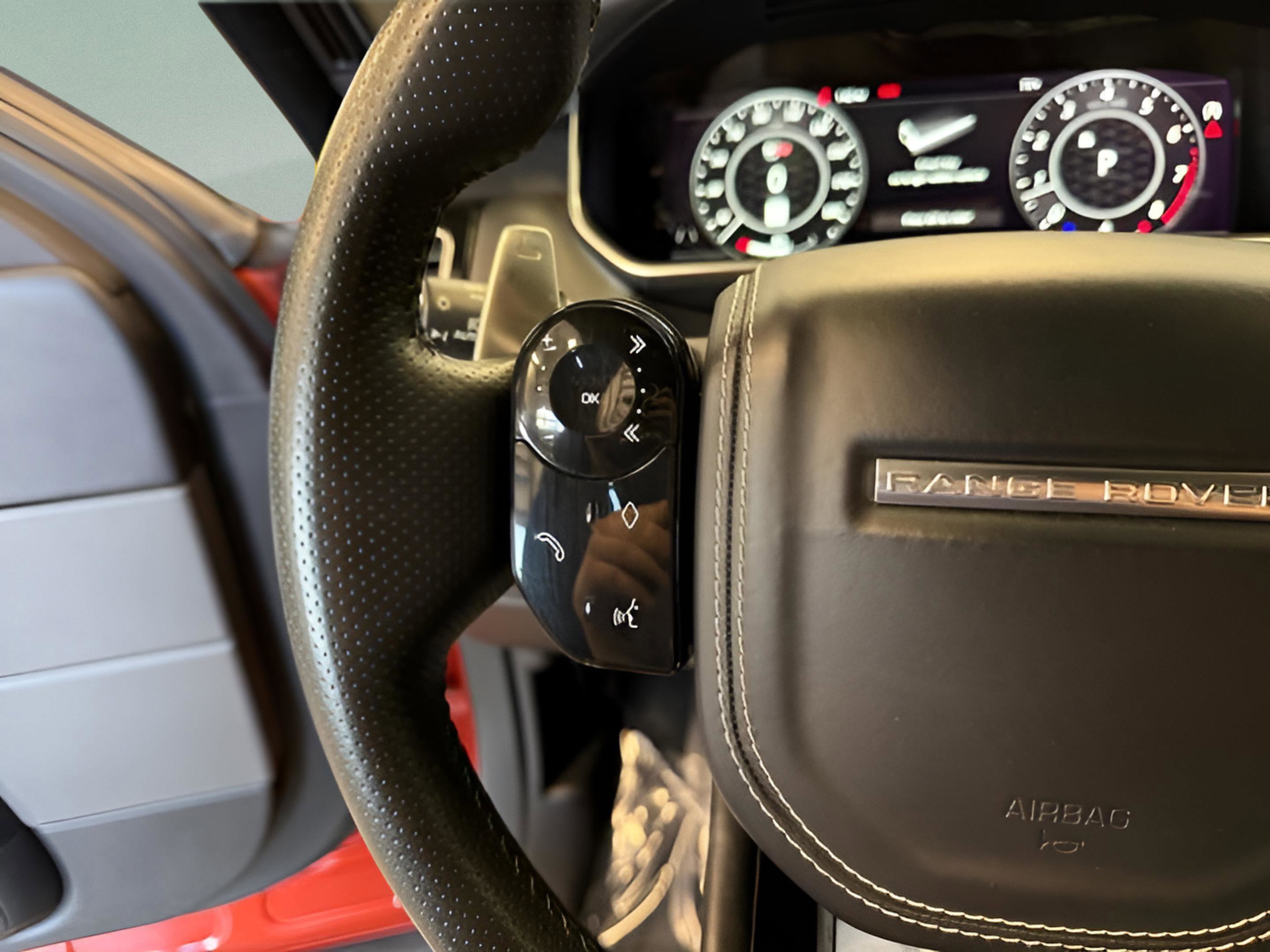 Used 2022 Land Rover Range Rover Sport SVR image 32