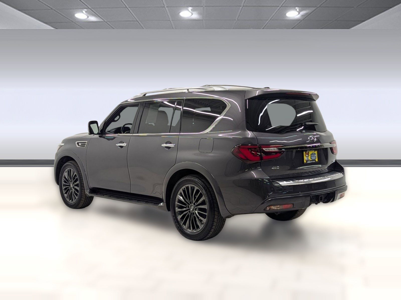 Used 2024 INFINITI QX80 Sensory image 2