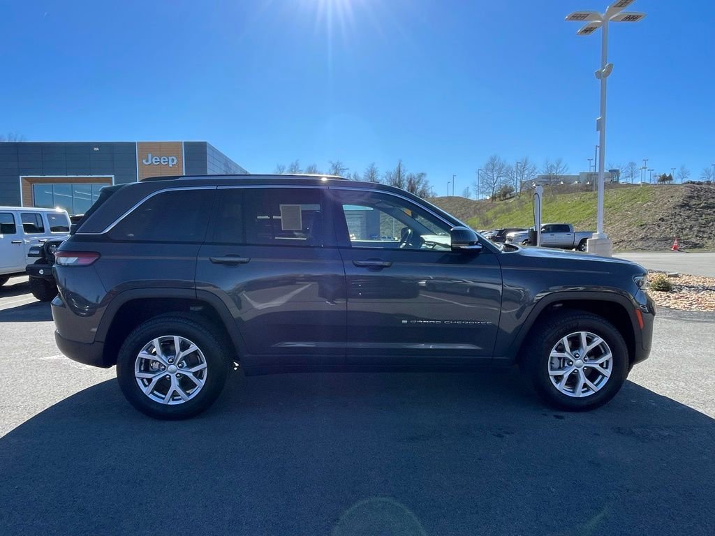 Certified 2022 Jeep Grand Cherokee Limited image 3