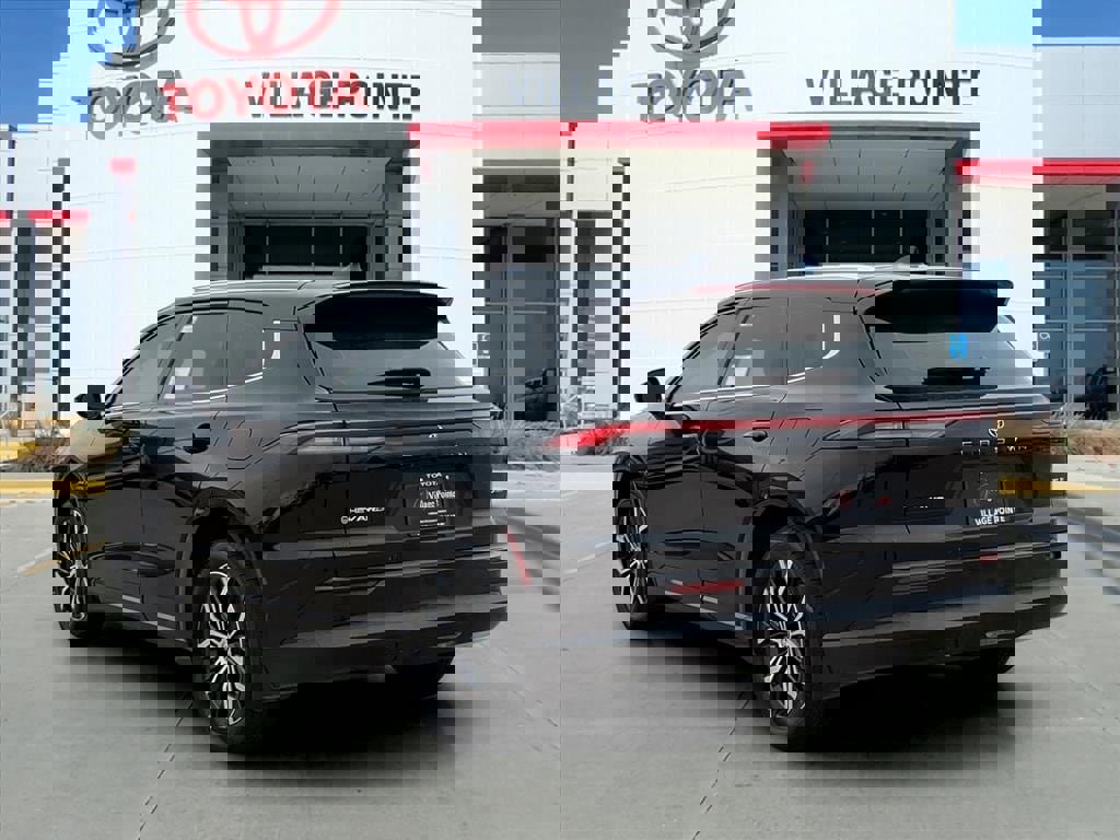 New 2025 Toyota Crown Signia XLE image 3