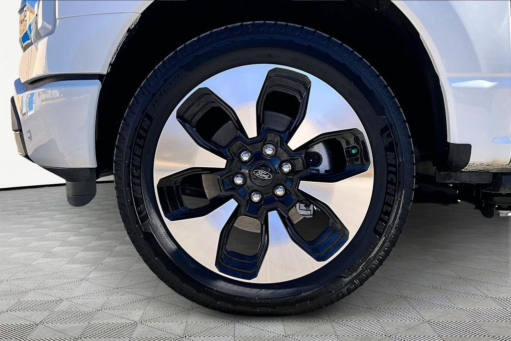 Used 2025 Ford F150 Lightning Platinum image 9