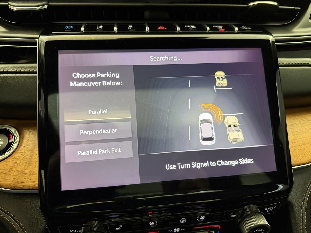 Used 2022 Jeep Grand Cherokee Summit AWD/4WD image 26