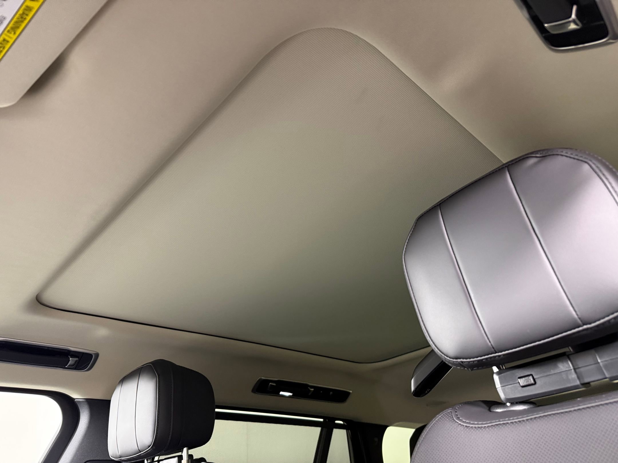 New 2026 Land Rover Range Rover Long Wheelbase SE image 13