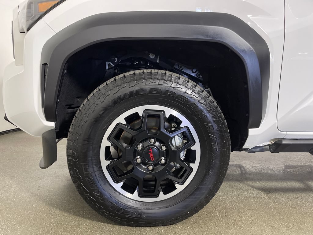 Certified 2025 Toyota Tacoma TRD Off-Road AWD/4WD image 11