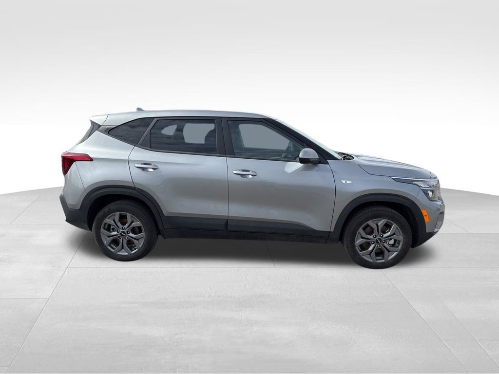 Certified 2025 Kia Seltos LX image 6