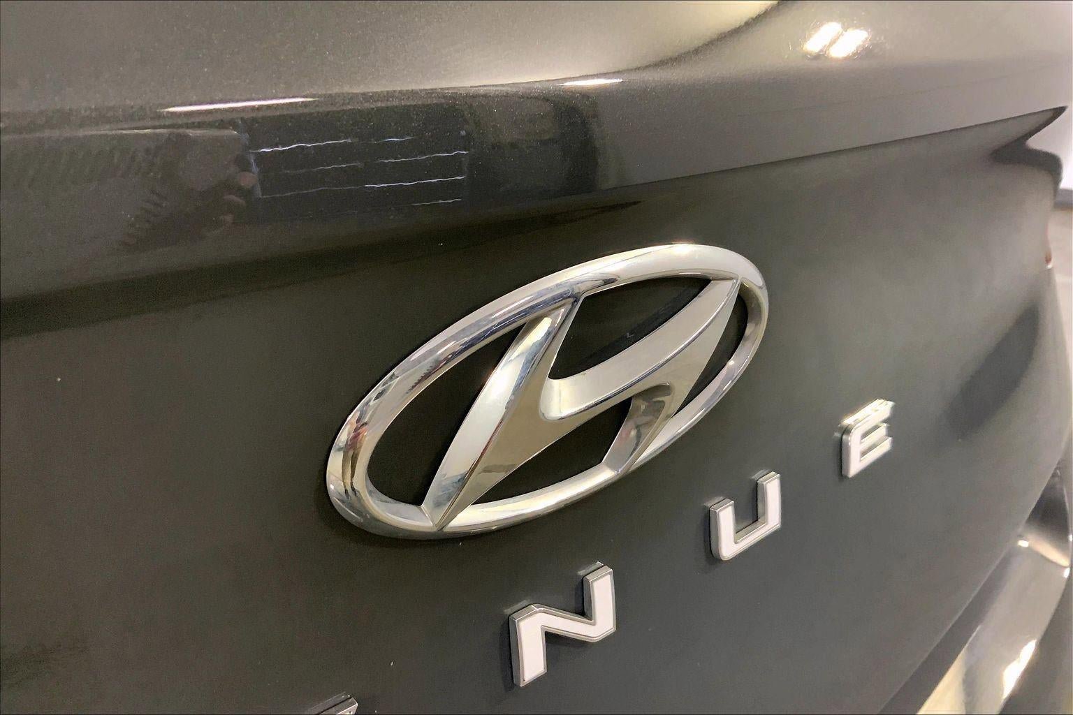 Used 2025 Hyundai Venue SEL FWD image 30