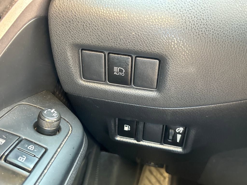 Used 2020 Toyota C-HR LE image 21