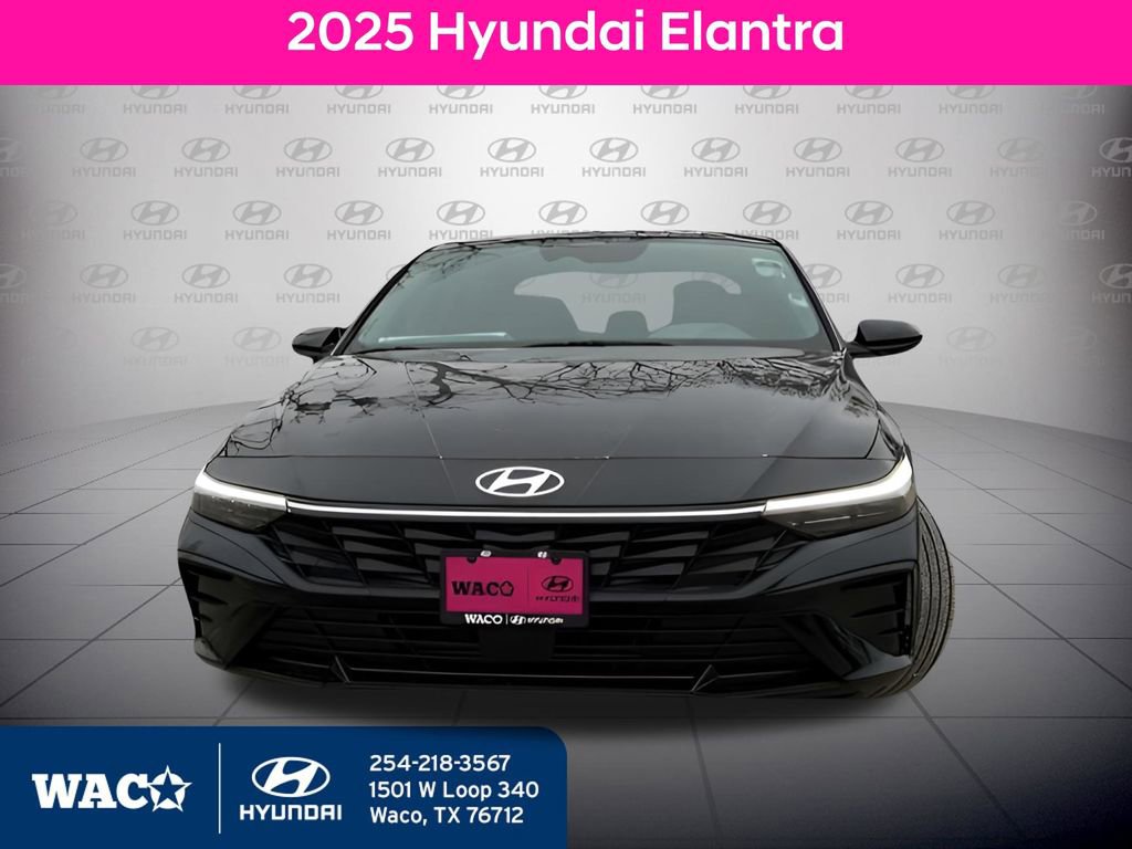 Used 2025 Hyundai Elantra SEL image 2