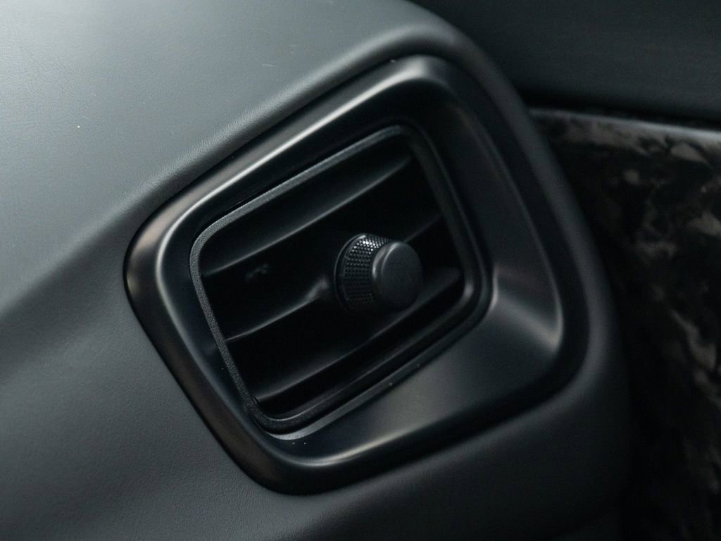 Used 2023 Aston Martin DB11 V12 image 35