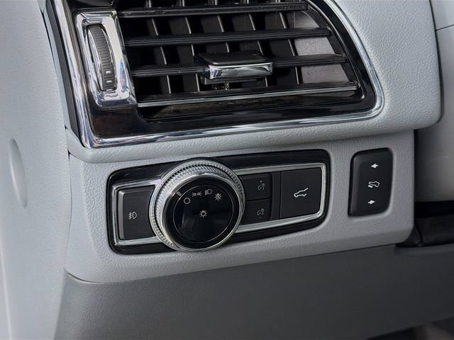 Used 2019 Lincoln Navigator Select RWD image 12