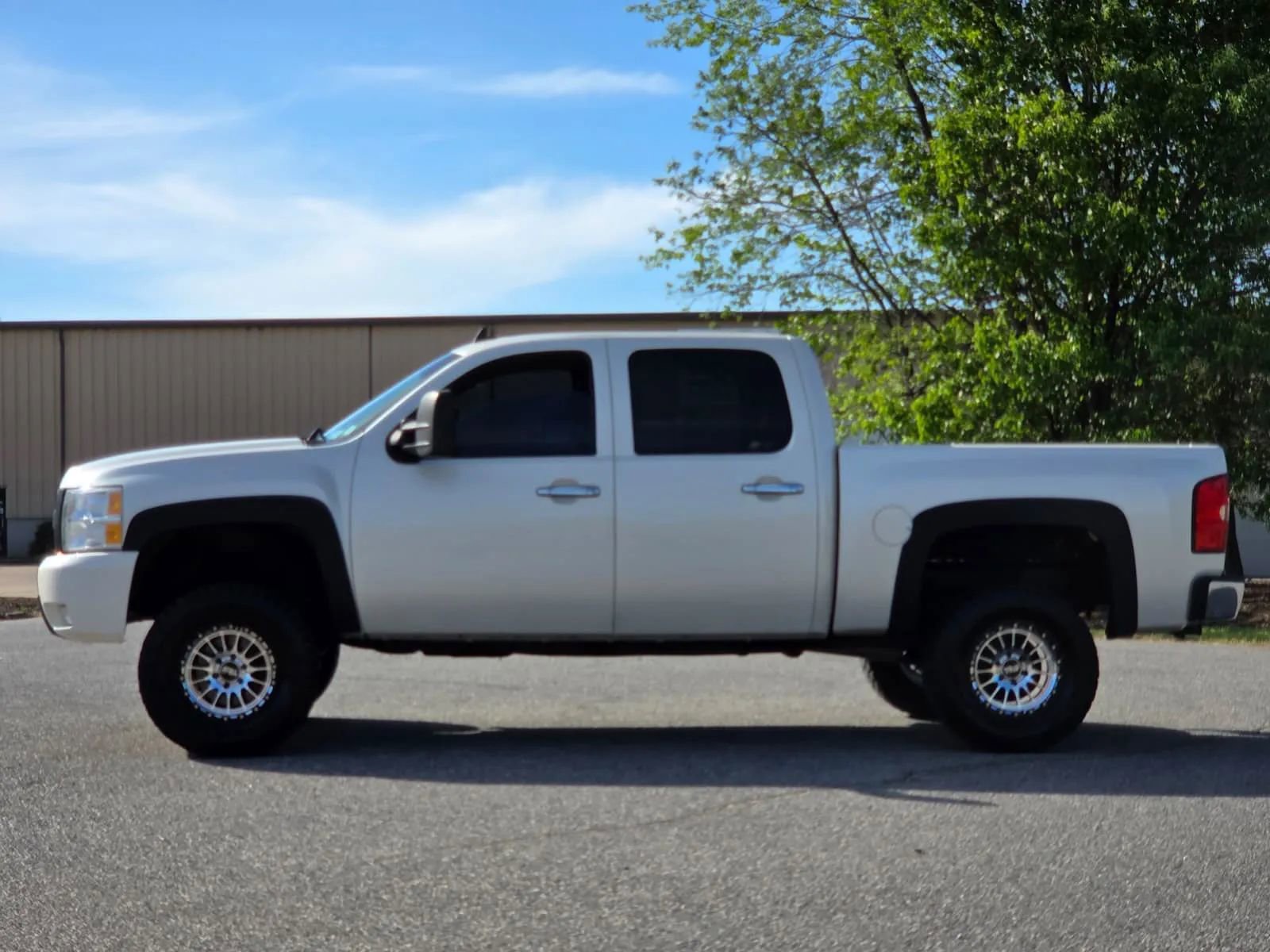 Used 2011 Chevrolet Silverado 1500 LT w/ All-Star Edition AWD/4WD image 2