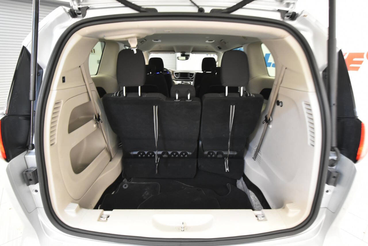 Used 2023 Chrysler Voyager LX FWD image 35
