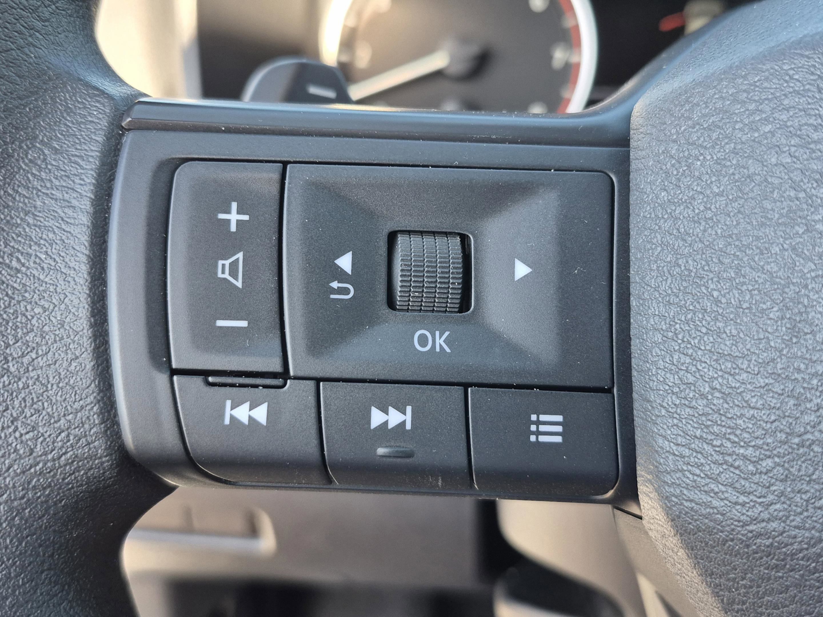 Certified 2025 Nissan Rogue S FWD image 29