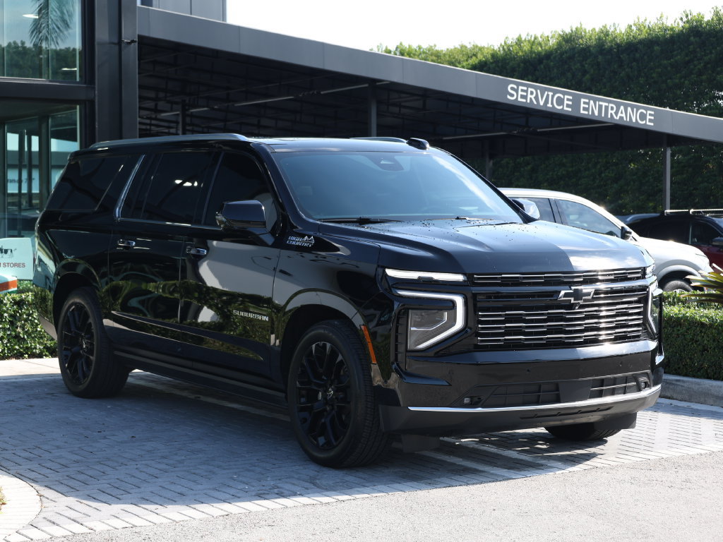 Used 2026 Chevrolet Suburban High Country RWD image 2