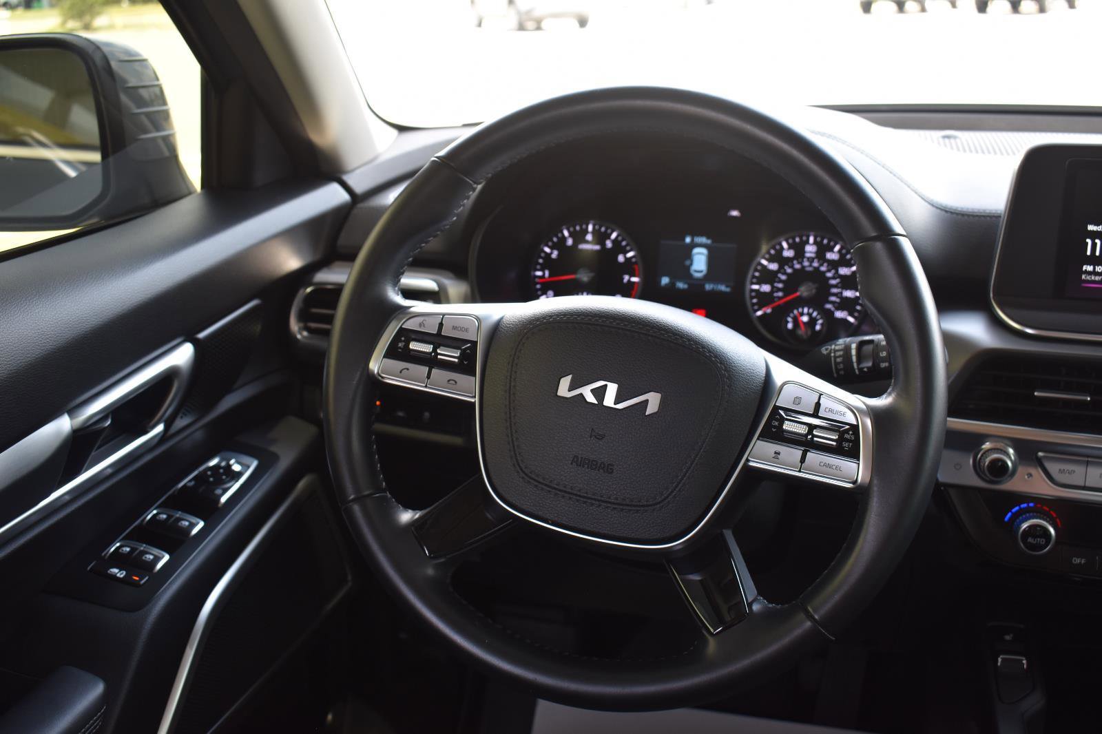 Used 2022 Kia Telluride S FWD image 32