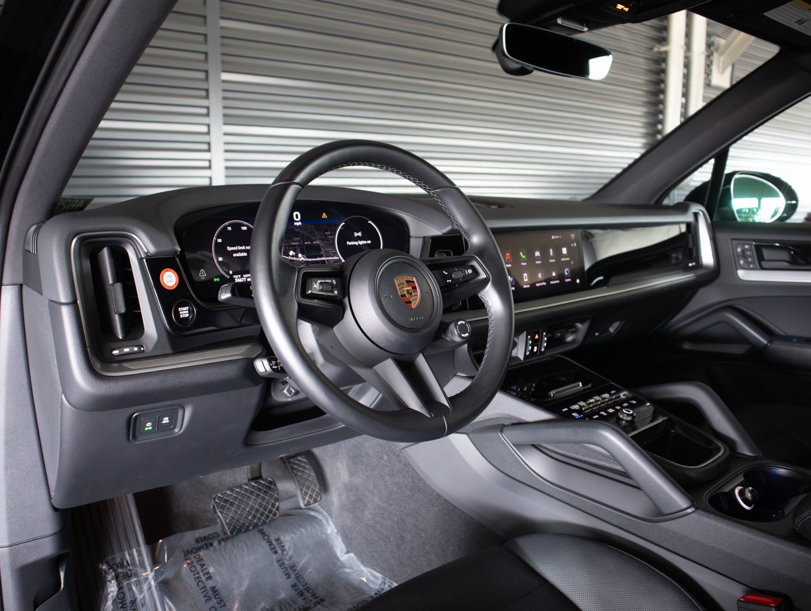 Certified 2024 Porsche Cayenne AWD/4WD image 4