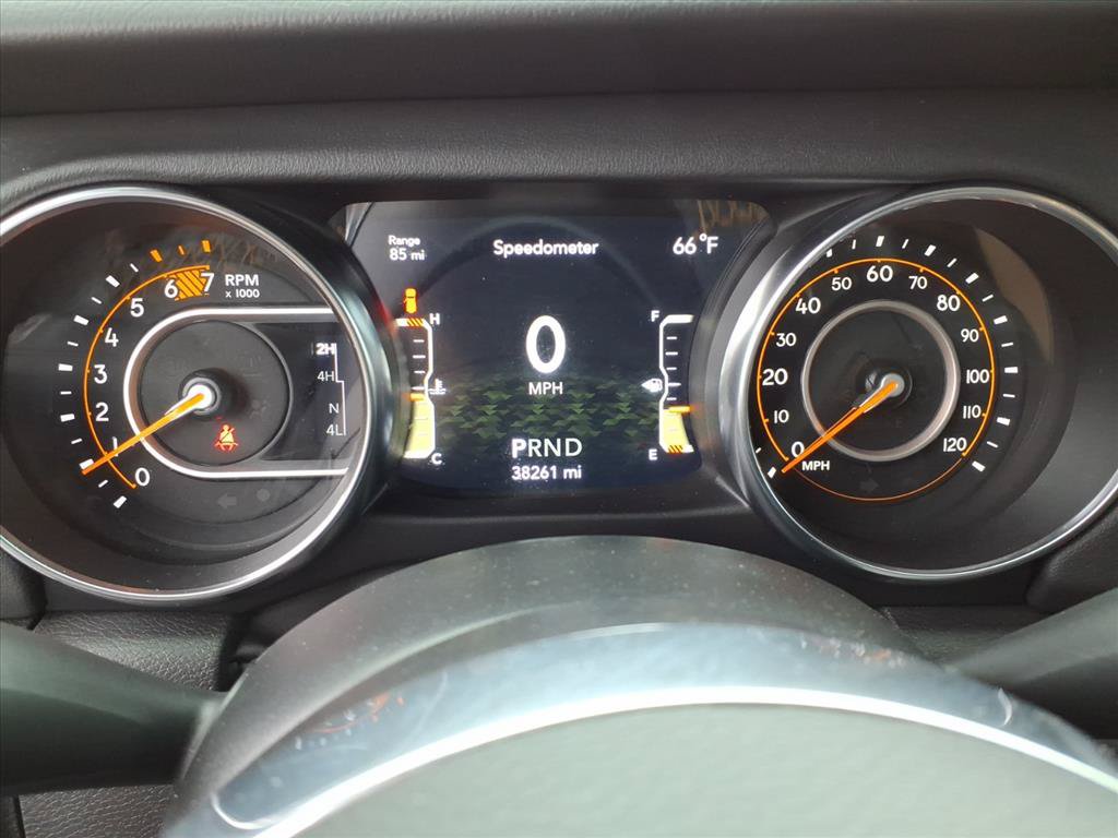 Used 2022 Jeep Wrangler Unlimited Sahara AWD/4WD image 28