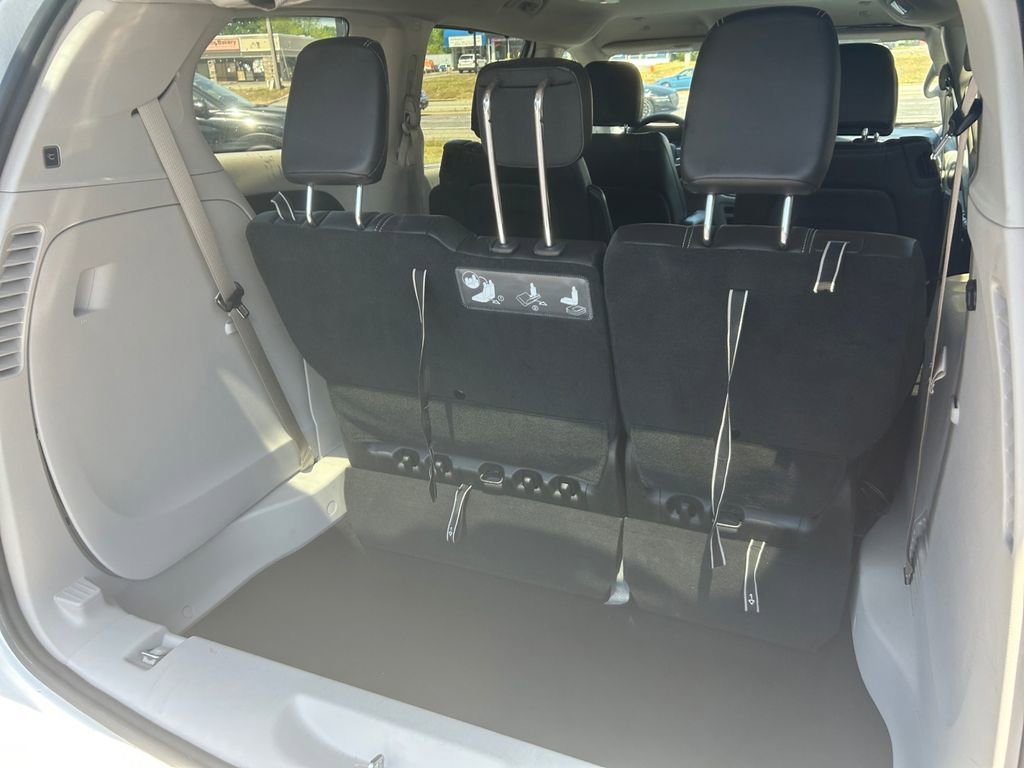 Used 2020 Chrysler Voyager Lxi FWD image 16