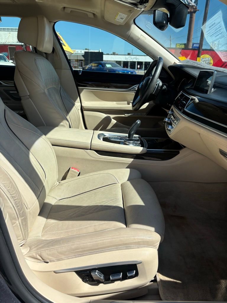 Used 2016 BMW 750i xDrive image 11