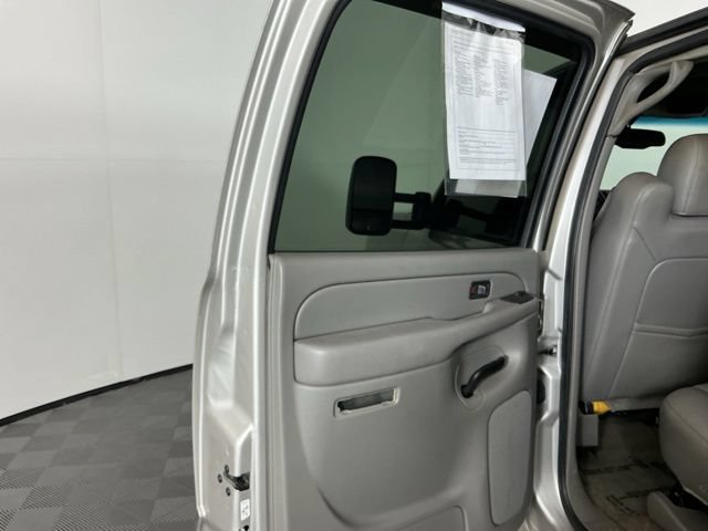 Used 2006 Chevrolet Silverado 2500 W/T w/ Skid Plate Package AWD/4WD image 21