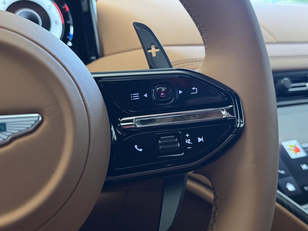 Used 2025 Aston Martin DB12 Coupe image 23